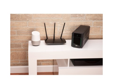 APC Easy UPS BVX Series BVX700LI - UPS - AC 220-240 V - 360 wat - 700 VA - 7 Ah - złącza wyjściowe: 4