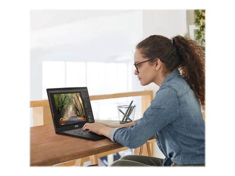 MSI Modern 15 B12M-019PL - Konstrukcja zawiasu 180 stopni - Intel Core i5 - 1235U / do 4.4 GHz - Win 11 Home - Grafika Intel Iri
