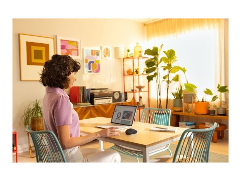 Logitech M240 Silent - Mysz - prawo i leworęczna - optyczna - 3 przyciski - bezprzewodowa - Bluetooth - grafitowy
