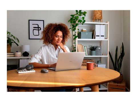 Dell 16 DC16251 - AI PC - Intel Core 7 - 150U / do 5.4 GHz - Win 11 Home - Intel Graphics - 32 GB RAM - 1 TB SSD NVMe - 16" 1920