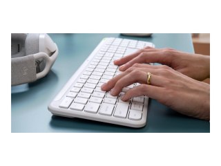 Logitech Signature Slim K950 - Klawiatura - 100% - full size - bezprzewodowa - Bluetooth 5.1 LE - QWERTY - Międzynarodowy USA - 